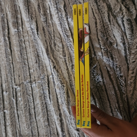 Curious George book - Picture 2 of 12